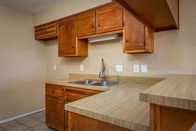Building Photo - 122 Garden Crest Cir