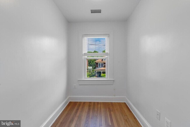 Building Photo - 4226 Ellicott St NW