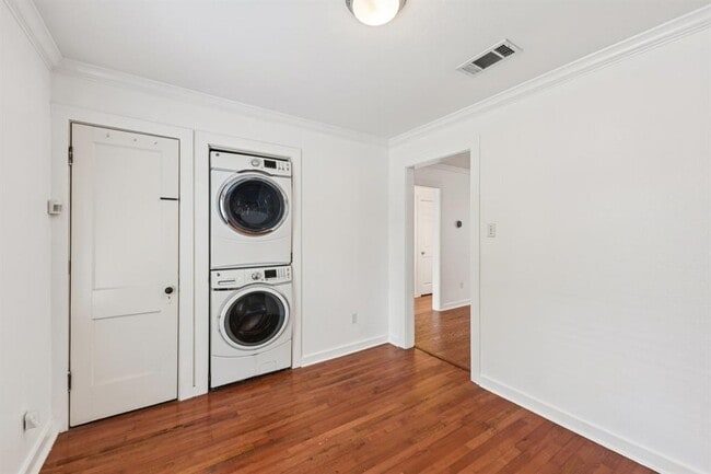 Building Photo - 903 Chote Ave