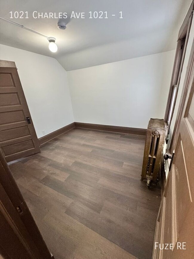 Building Photo - 1021 Charles Ave