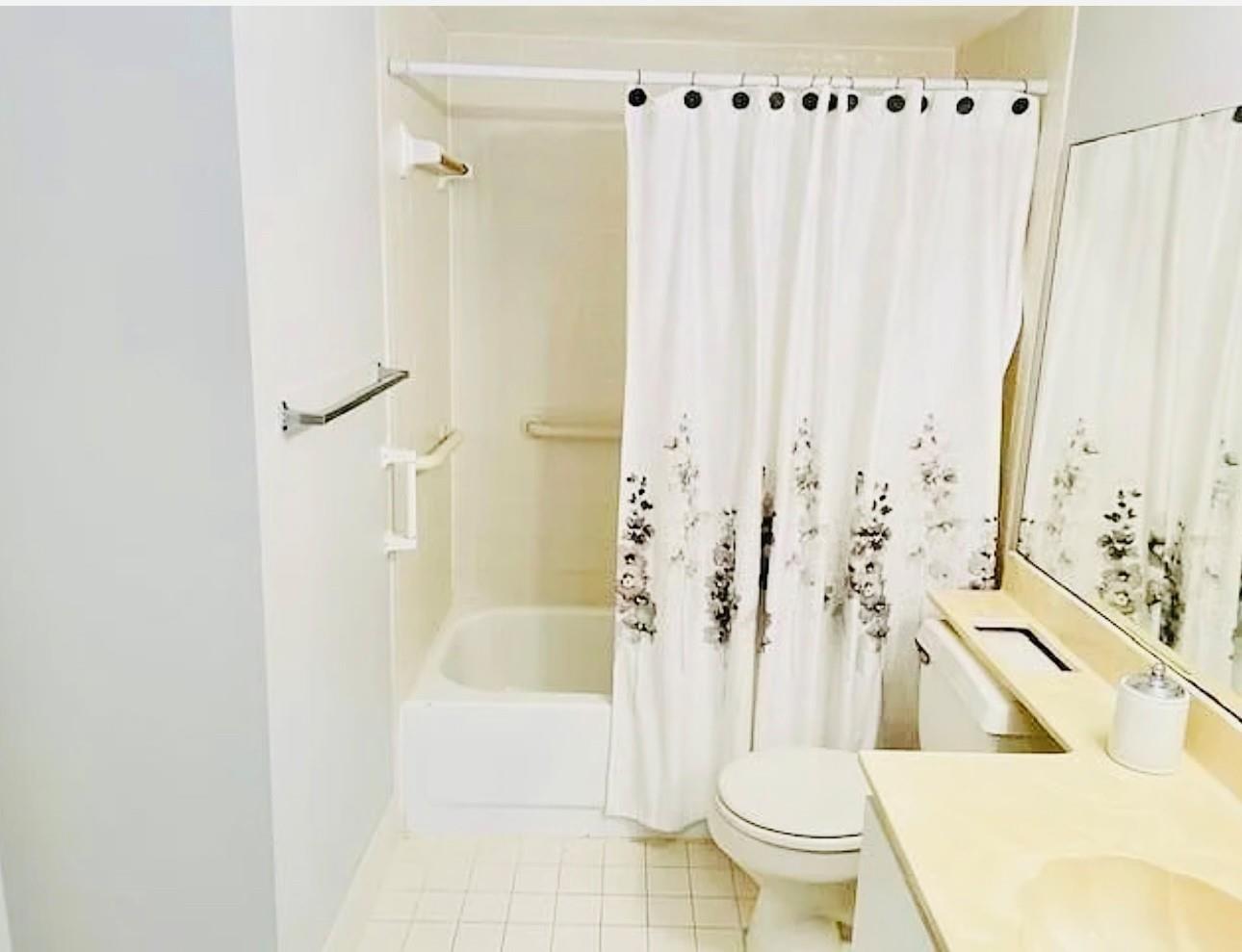 Building Photo - 9733 Westview Dr