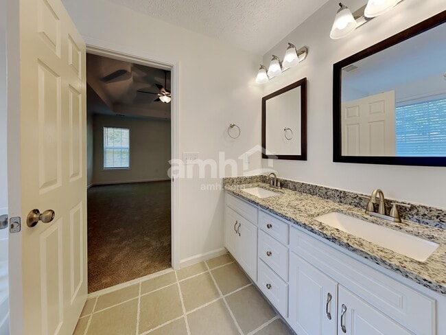 Building Photo - 270 Grayson Manor Dr SW