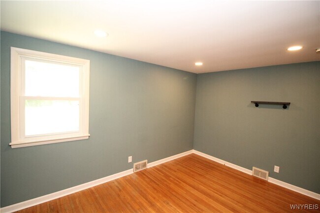 Building Photo - 8709 Nottingham Terrace