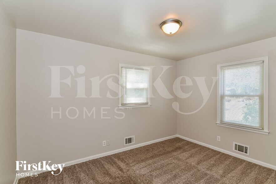 Building Photo - 307 NE Arlington Cir