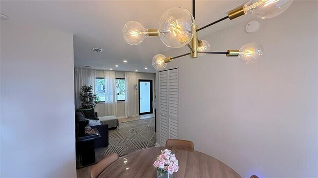 Building Photo - 433 NW 15th Way