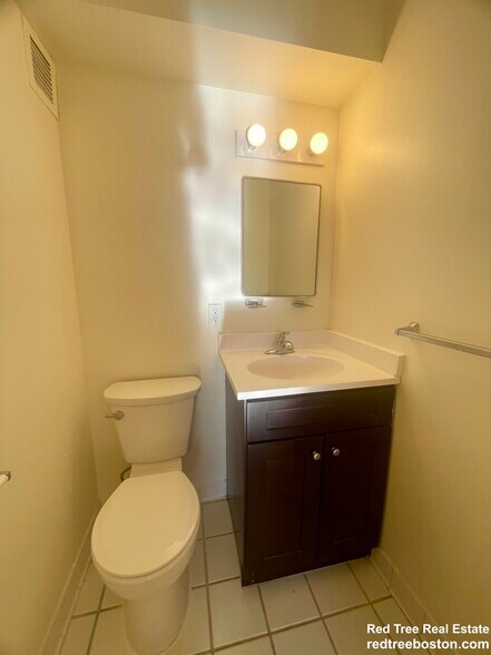 Building Photo - 175 Freeman St