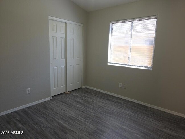 Building Photo - 3334 E Woodside Way