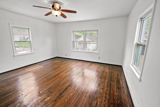 Building Photo - 2210 Busse St