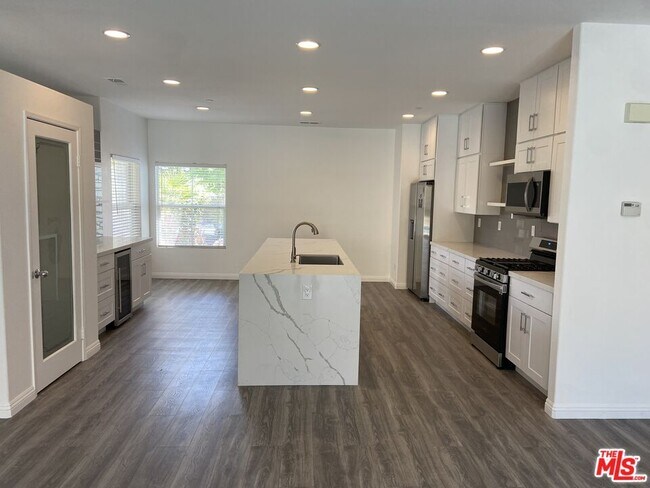 Building Photo - 3743 Mountain Gate