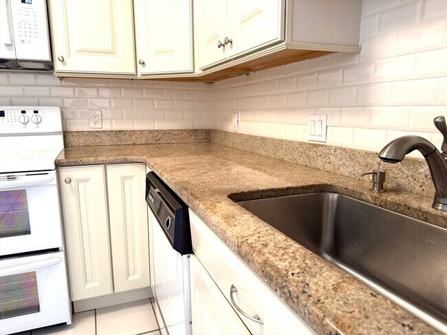 Building Photo - 395 Revere Beach Pkwy