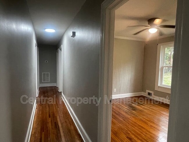 Building Photo - 522 Pennwood Dr