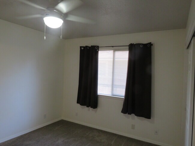 Building Photo - 2112 S Longmont Ave