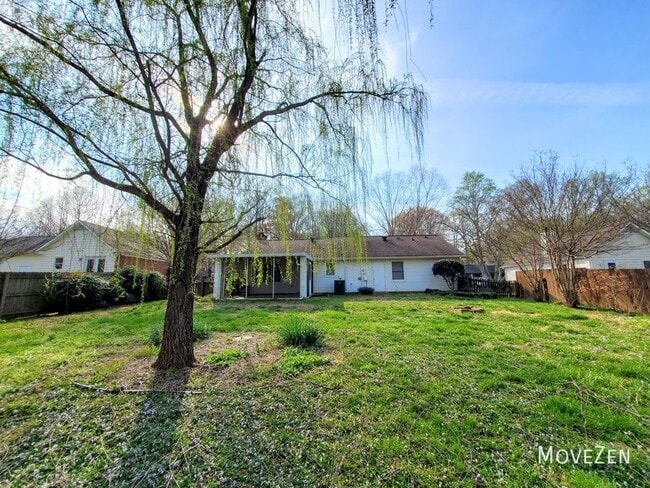 Building Photo - 3004 Bardwell Rd