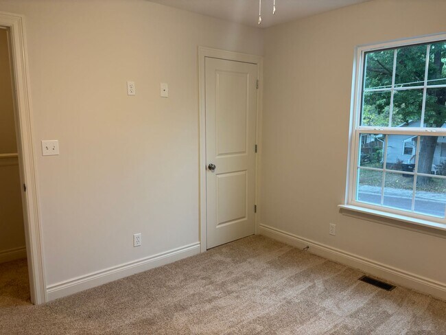 Building Photo - 14 3rd Ave