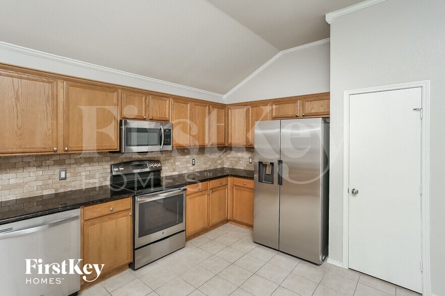 Building Photo - 1049 Castle Top Dr