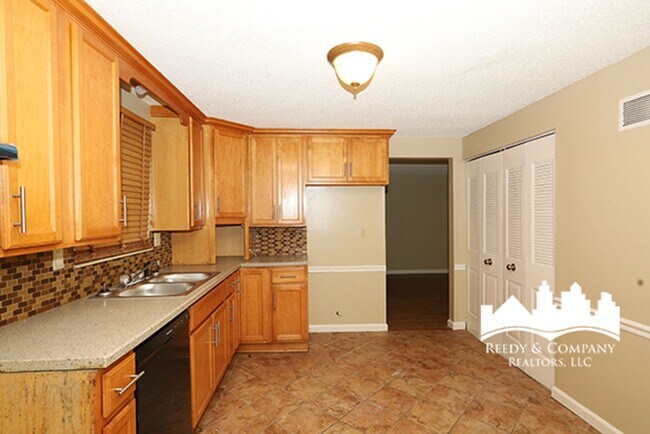 Building Photo - 4400 Spring Harbor Dr