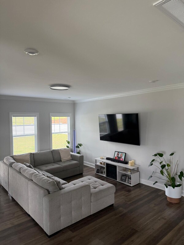 Building Photo - 402 Ravensworth Dr