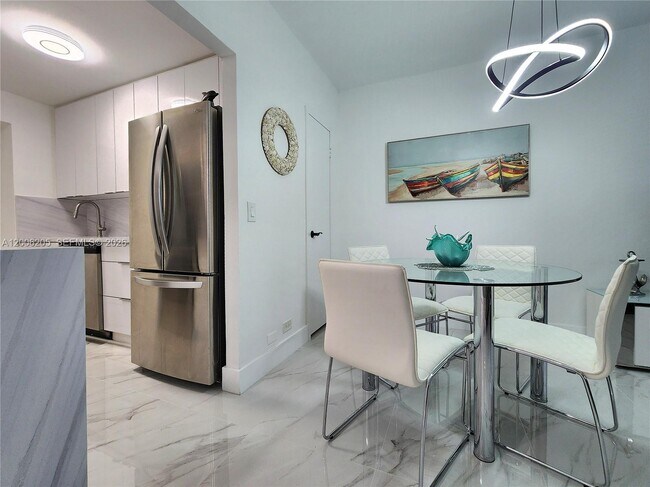 Building Photo - 3505 S Ocean Dr