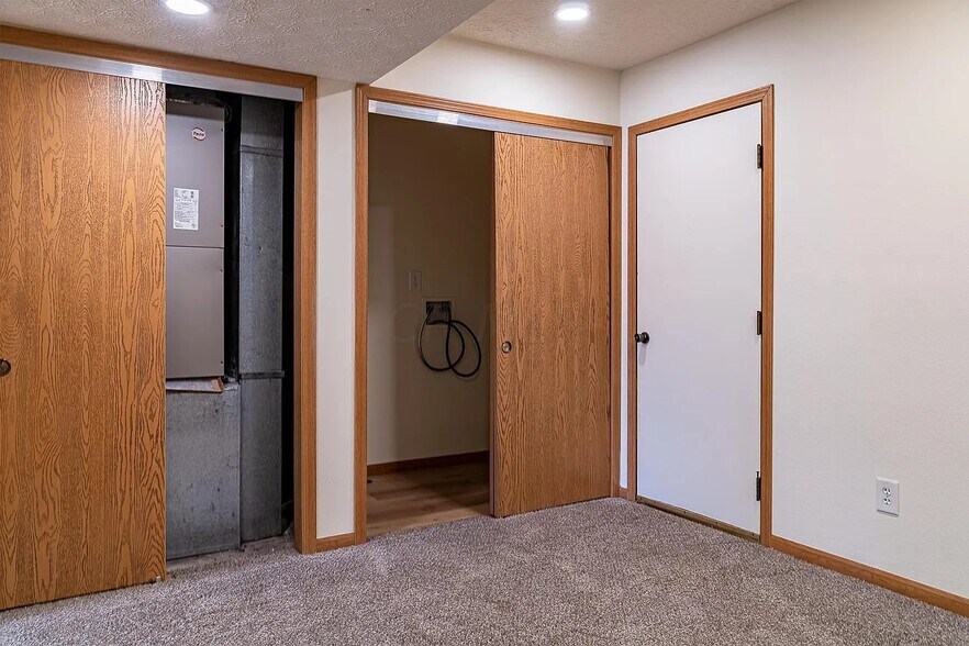 Building Photo - 6388 Dummerston Ct