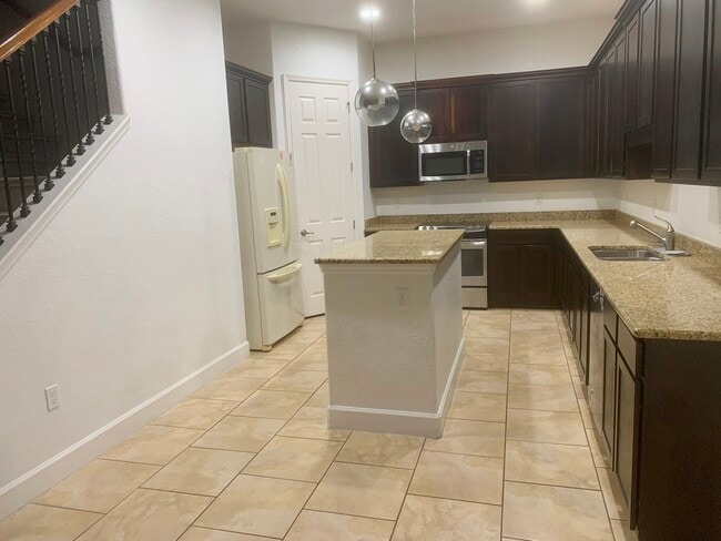 Building Photo - 2812 Plymouth PIace