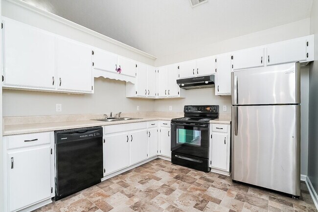 Building Photo - 4033 Pepperwood Dr