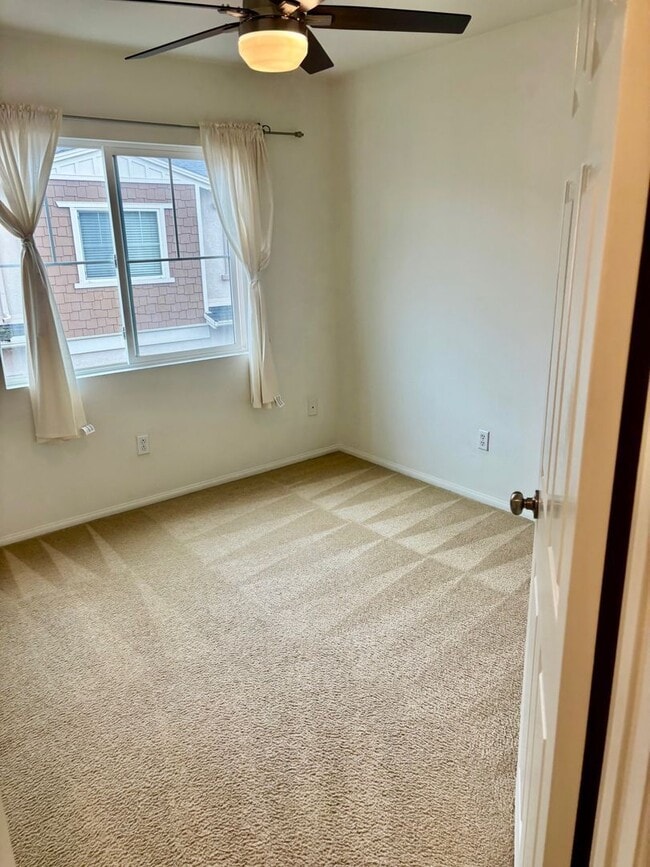 Building Photo - 1965 Oakwood Way