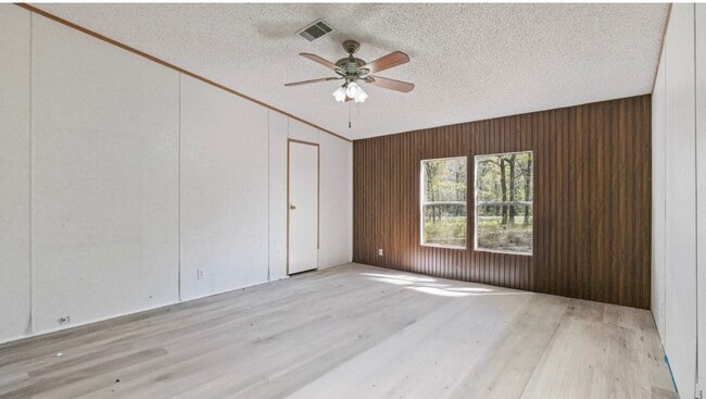 Building Photo - 10991 FM 1484 Rd