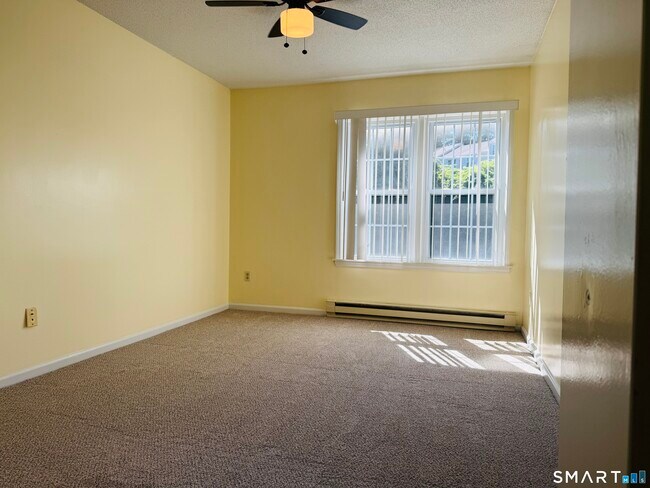 Building Photo - 64 Deerwood Ln