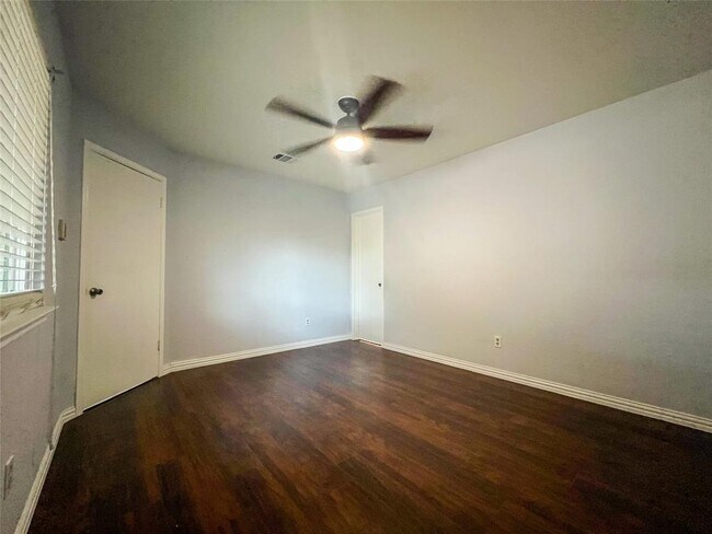 Building Photo - 12004 Thompkins Dr