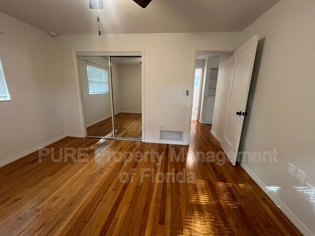 Building Photo - 1222 SE 3rd St