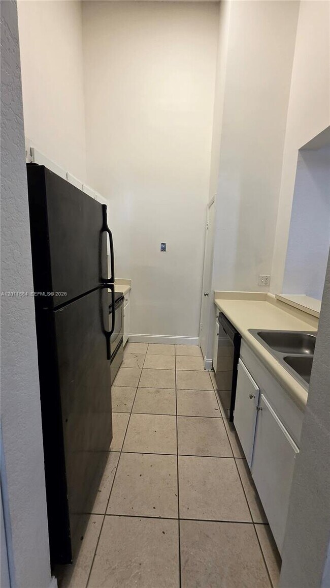 Building Photo - 2880 N Oakland Forest Dr