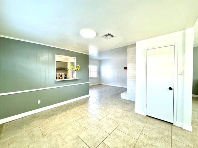 Building Photo - 11127 Village Bend Ln