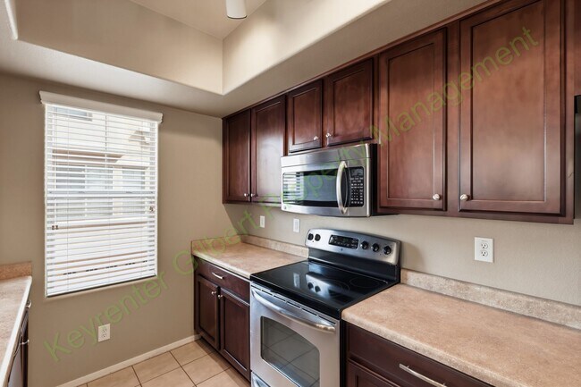 Building Photo - 900 S 94th St