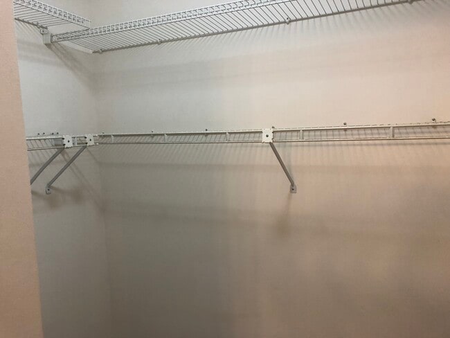 Waking closet - 7468 Gadsby Square