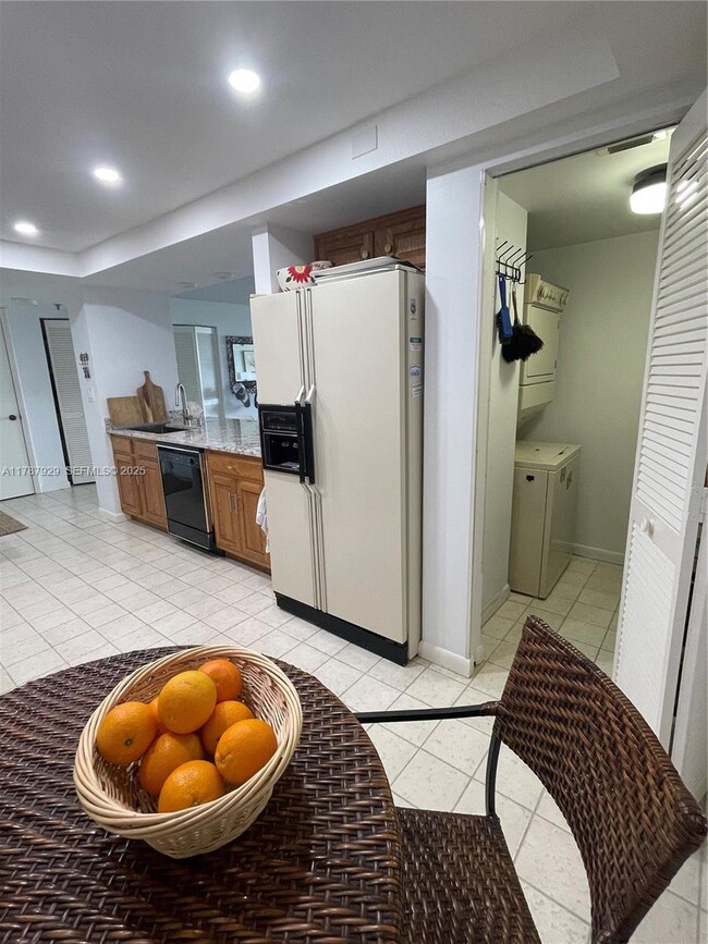 Building Photo - 5047 N Hwy A1A