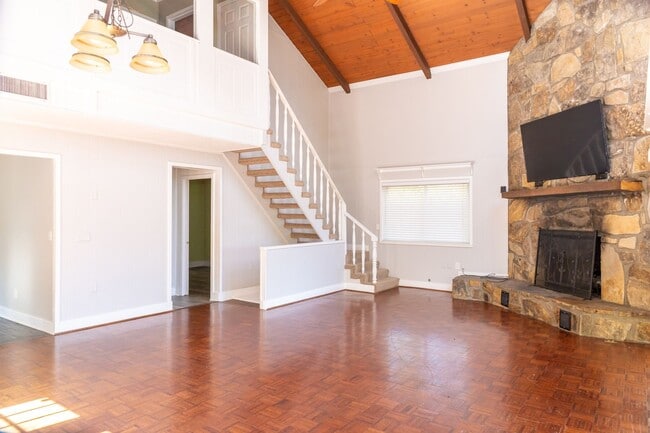 Building Photo - PEACEFUL LIVING.....SECLUSION