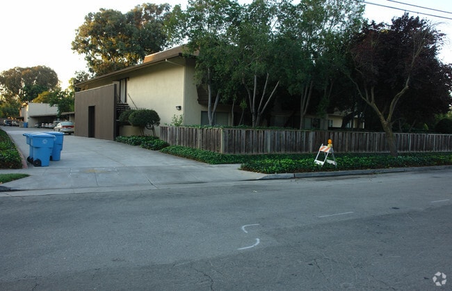 Building Photo - Kona Apartments
