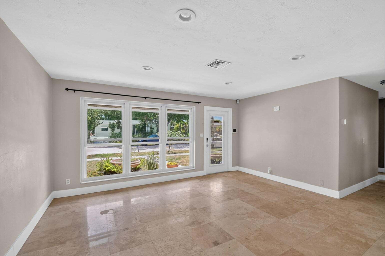 Building Photo - 907 Wright Dr