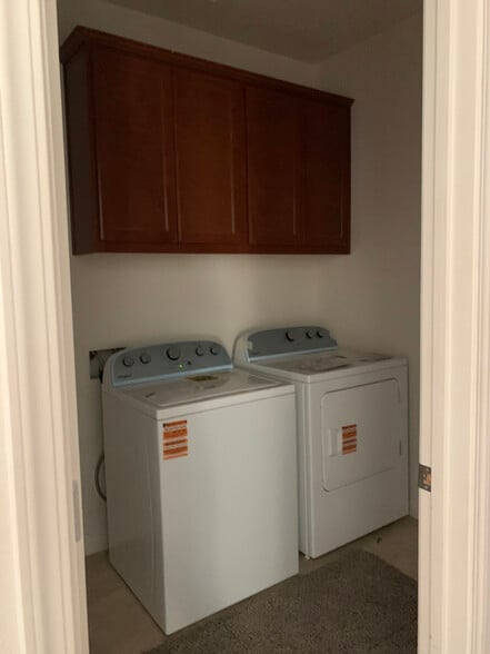 Building Photo - 741 Suzanne Dr