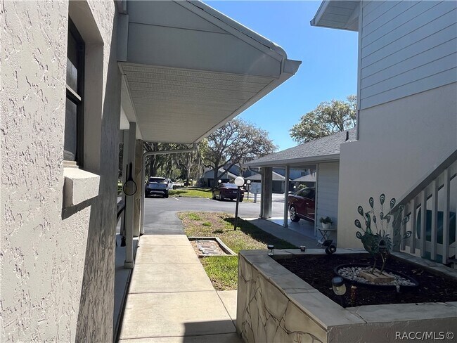 Building Photo - 760 E Gilchrist Ct