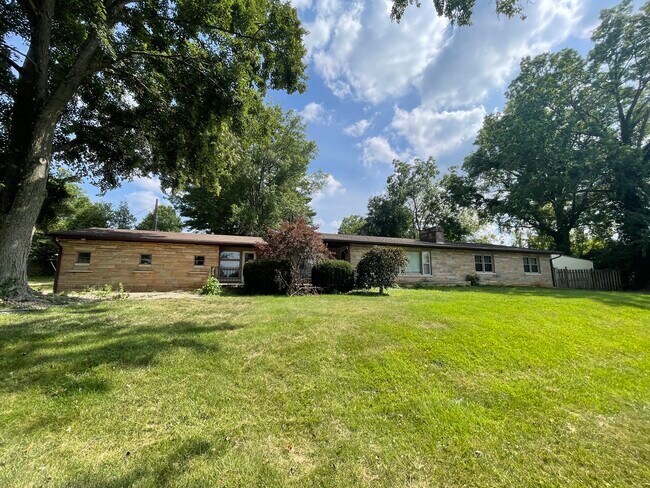 Building Photo - 200 E Glendora Dr