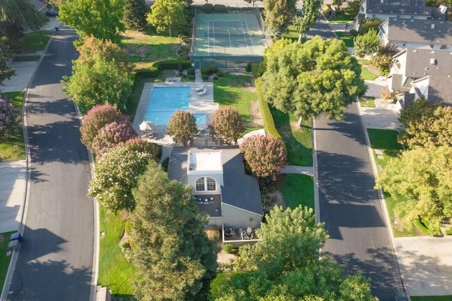 Building Photo - 2727 W Bluff Ave