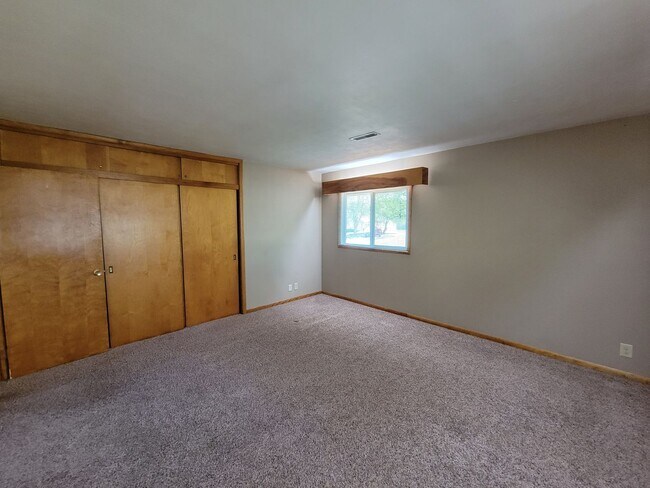 Building Photo - 1103 College St