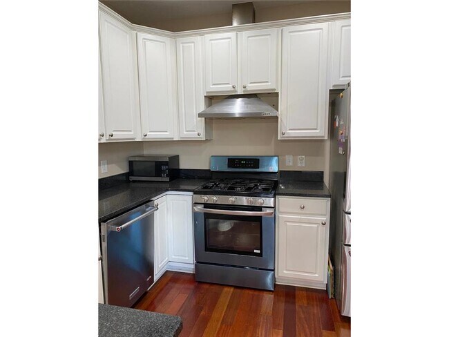 Building Photo - 5030 Archer Ln N