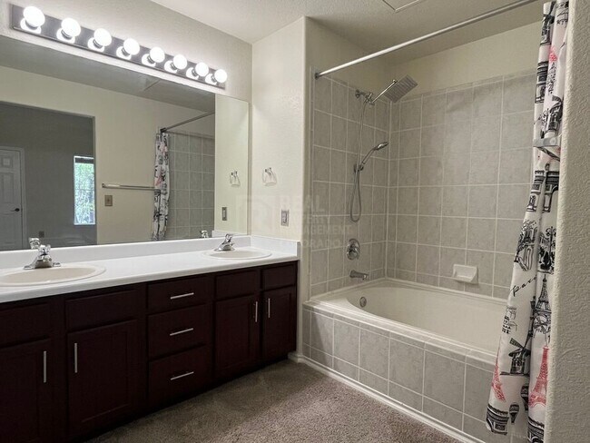 Building Photo - 3928 Riviera Grove