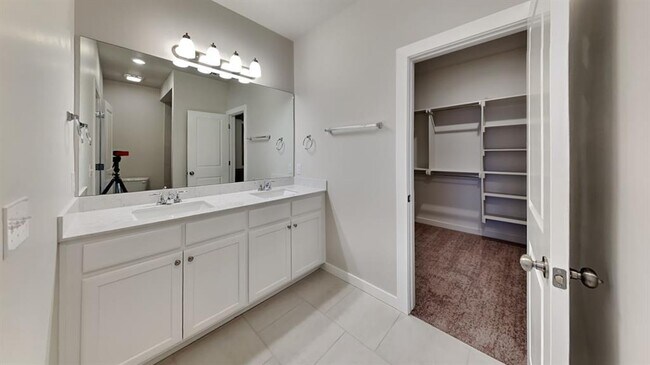 Building Photo - 12421 Bluford Ln