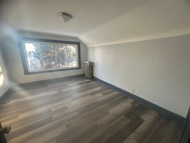 Building Photo - Move in Special!!! NEWLY UPDATED 3 B!EDROO...