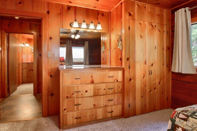Building Photo - 2582 Deer Ln