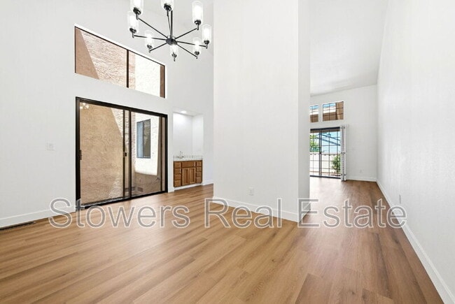 Building Photo - 2033 Raphael Ct