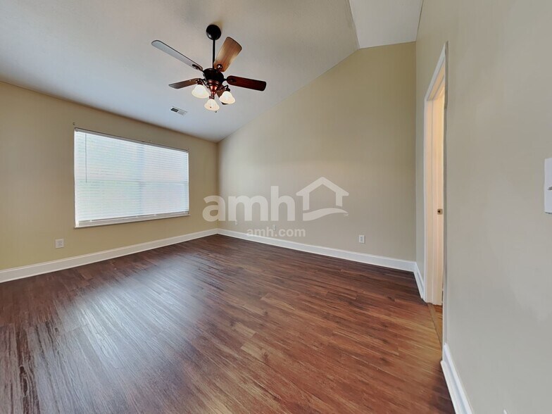 Building Photo - 4643 Aylesbury Dr